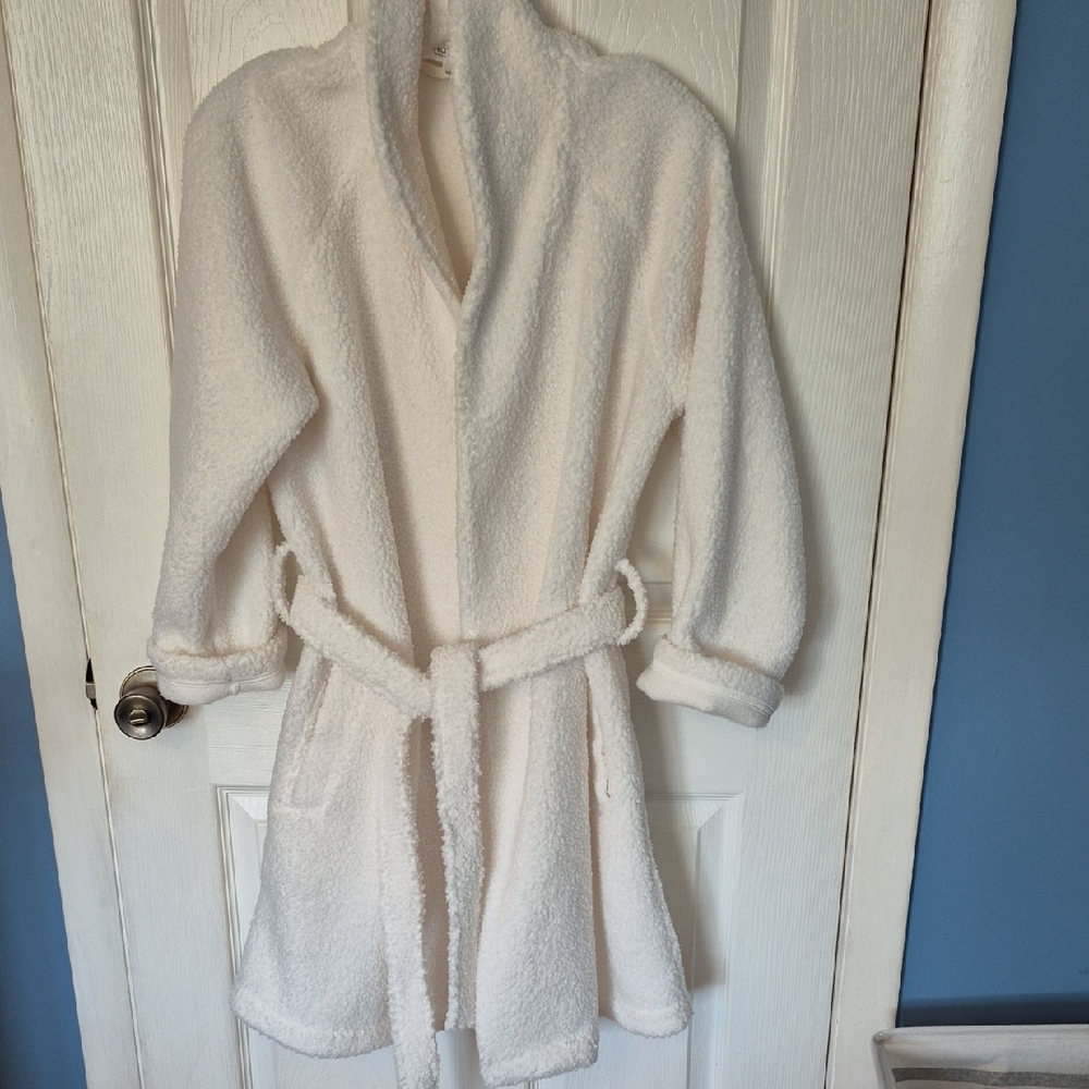 Luxurious White Women's Bathrobe